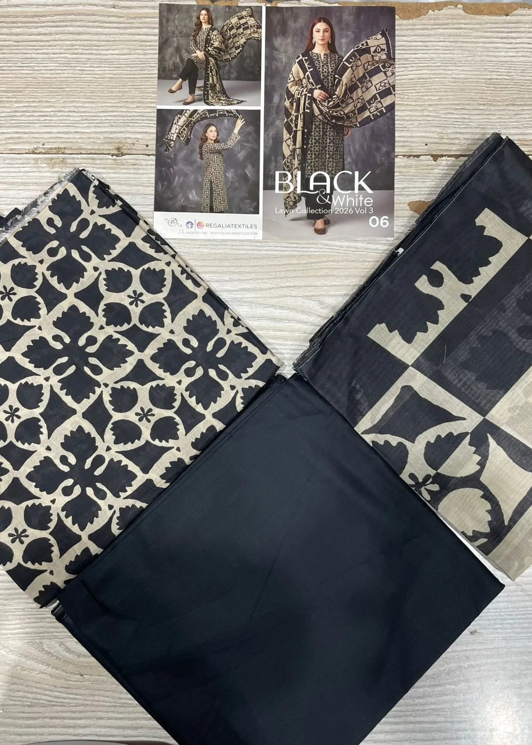 BLACK AND WHITE LAWN COLLECTION VOLUME 3 D-06