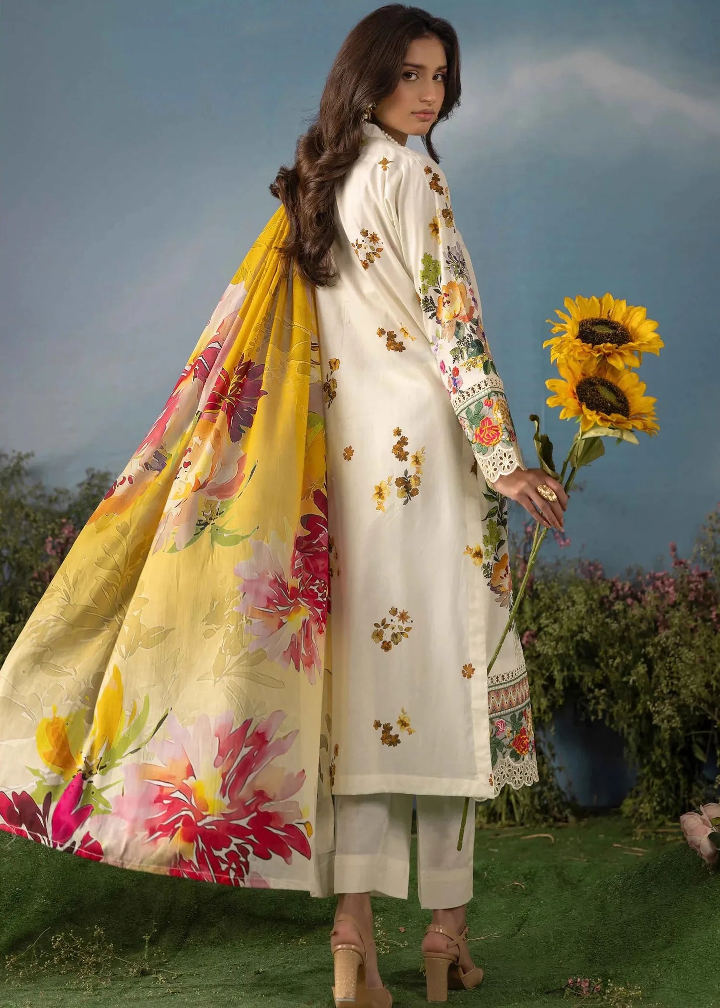 BUTTERFLY BY RIAZ ARTS PRINTED AND EMBROIDERED LAWN D-05| ✅ 100% Original