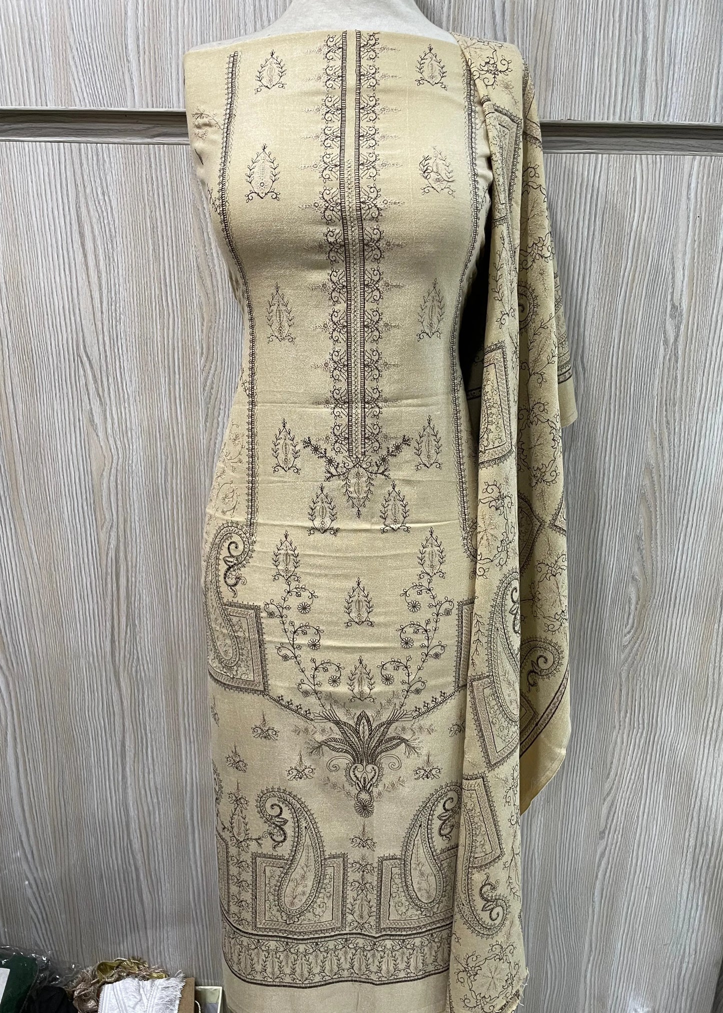 PERSIAN WOOL WINTER EMBROIDERED 3PC SUIT 2