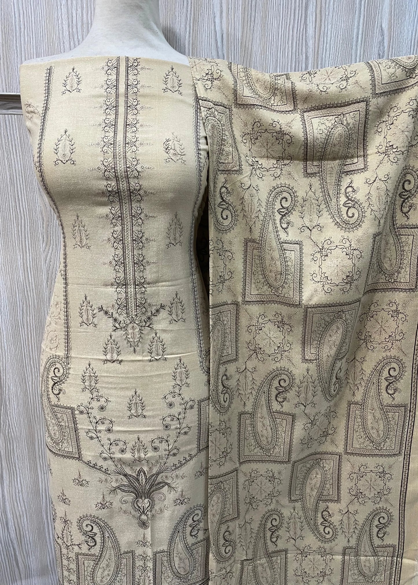 PERSIAN WOOL WINTER EMBROIDERED 3PC SUIT 2