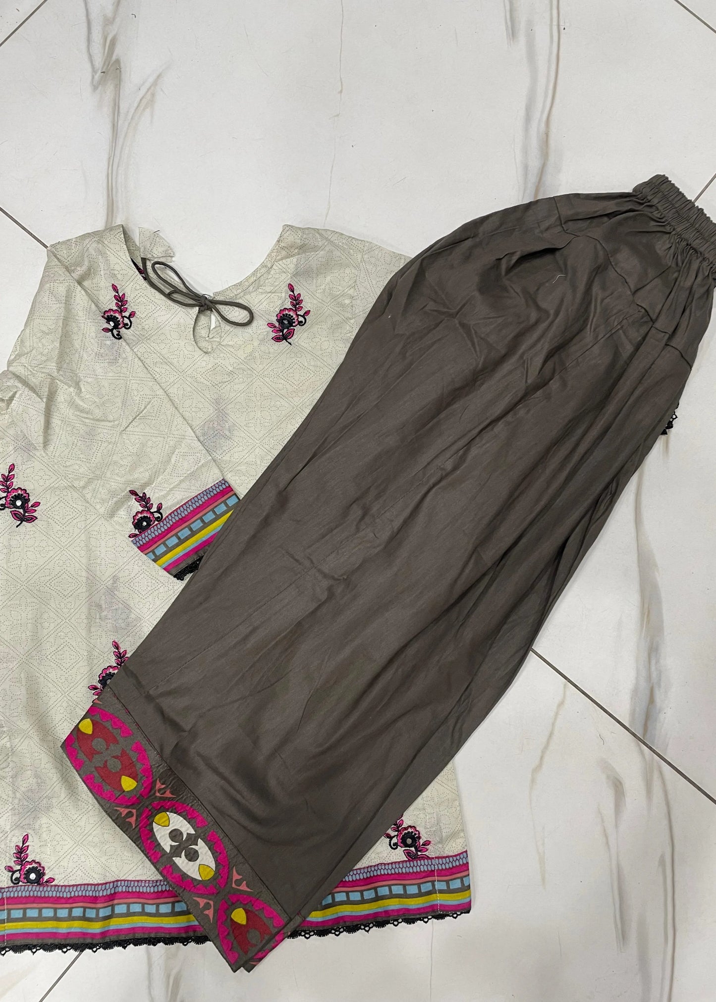 KIDS STITCHED LAWN SUIT 2PC BROWN