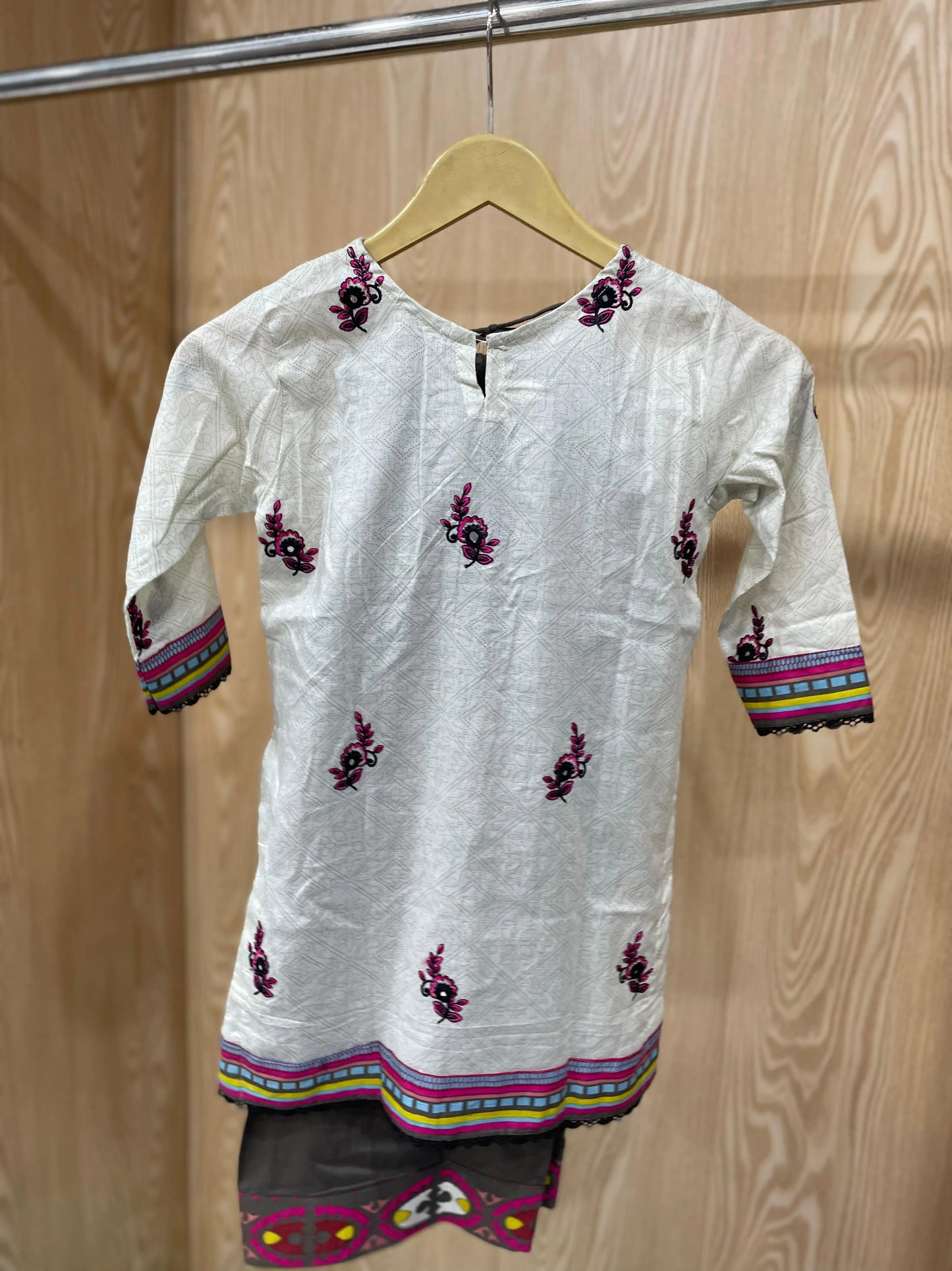 KIDS STITCHED LAWN SUIT 2PC BROWN